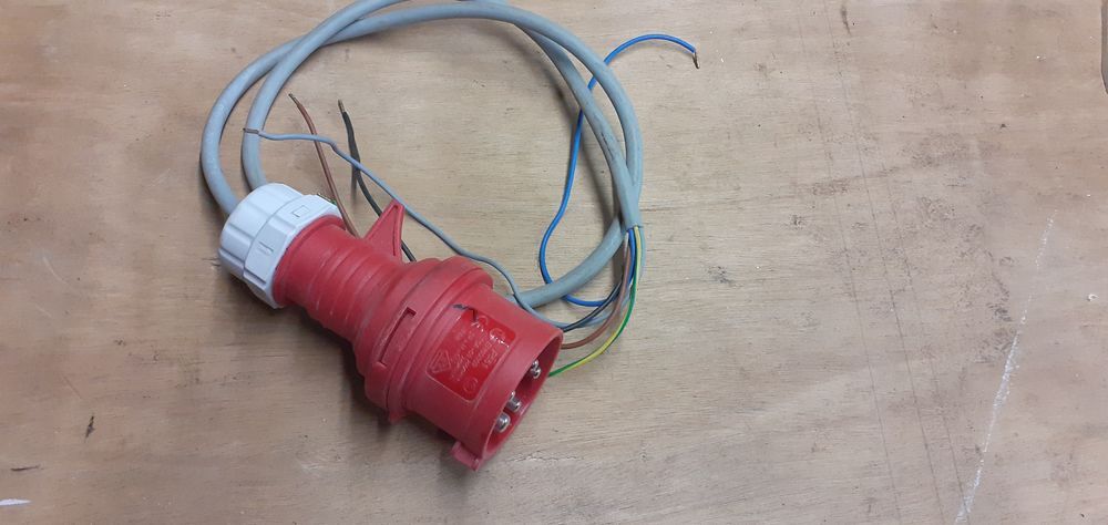 PRISE 380 inverseur Bricolage