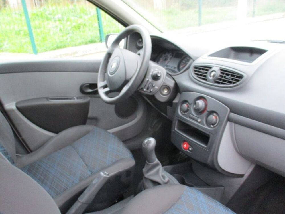 Clio III Clio 1.2 16V 75 Expression 2007 occasion 06600 Antibes