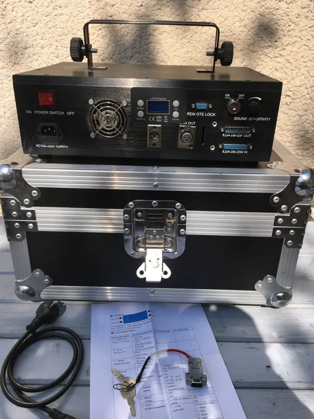 Laser RVB 1400mw comme neuf avec flight case Instruments de musique