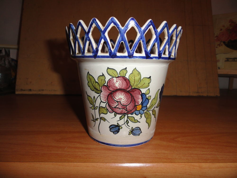 Cache pot tr&egrave;s ancien Décoration