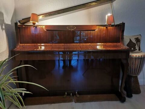 Piano droit Schimmel acajou vernis -sonorit� chaleureuse-
Montpellier (34)