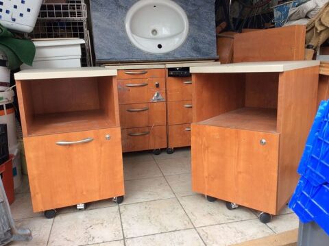 4 meubles bas de bureau. sur roulettes + 1 meuble sur pieds  65 Marseille 8 (13)