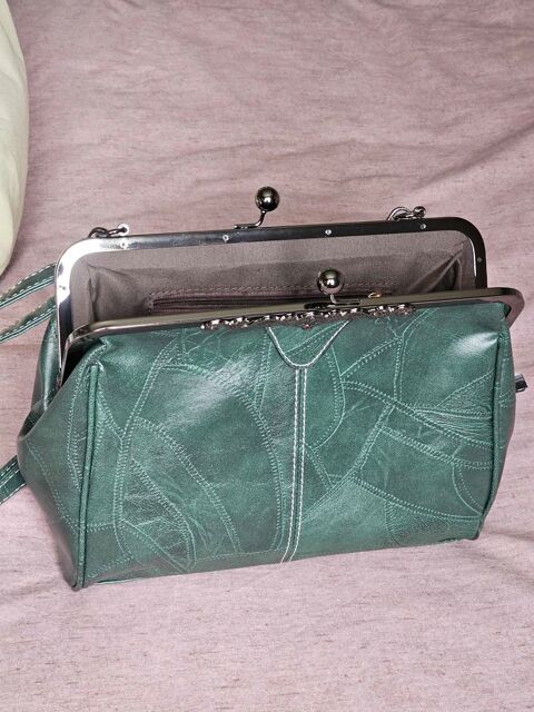 Sac à  main vert Neuve. 20 Morhange (57)