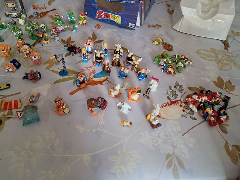 Kinder vintage crocodile hypo pinguin nain fantome coyote 
