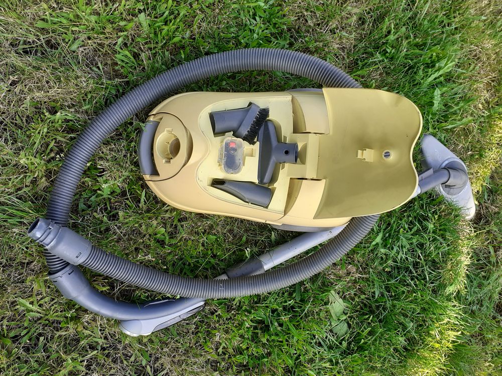 Aspirateur traineau philips Electroménager
