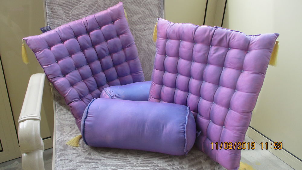 Lot 2 Lampes + 4 Coussins Violet. Décoration
