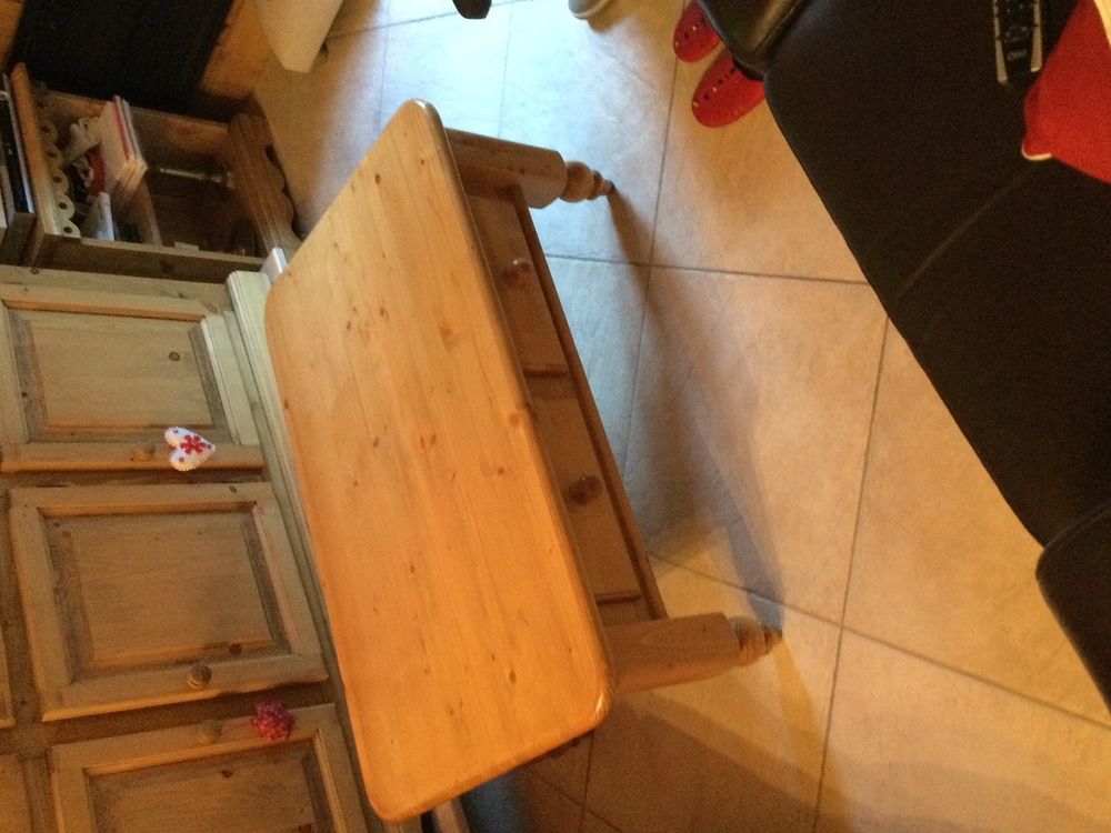 TABLES
Meubles