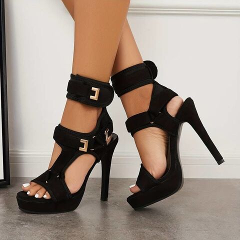 Talons hauts � aiguilles
Au choix vert ou noir... 59 Lyon 3 (69)