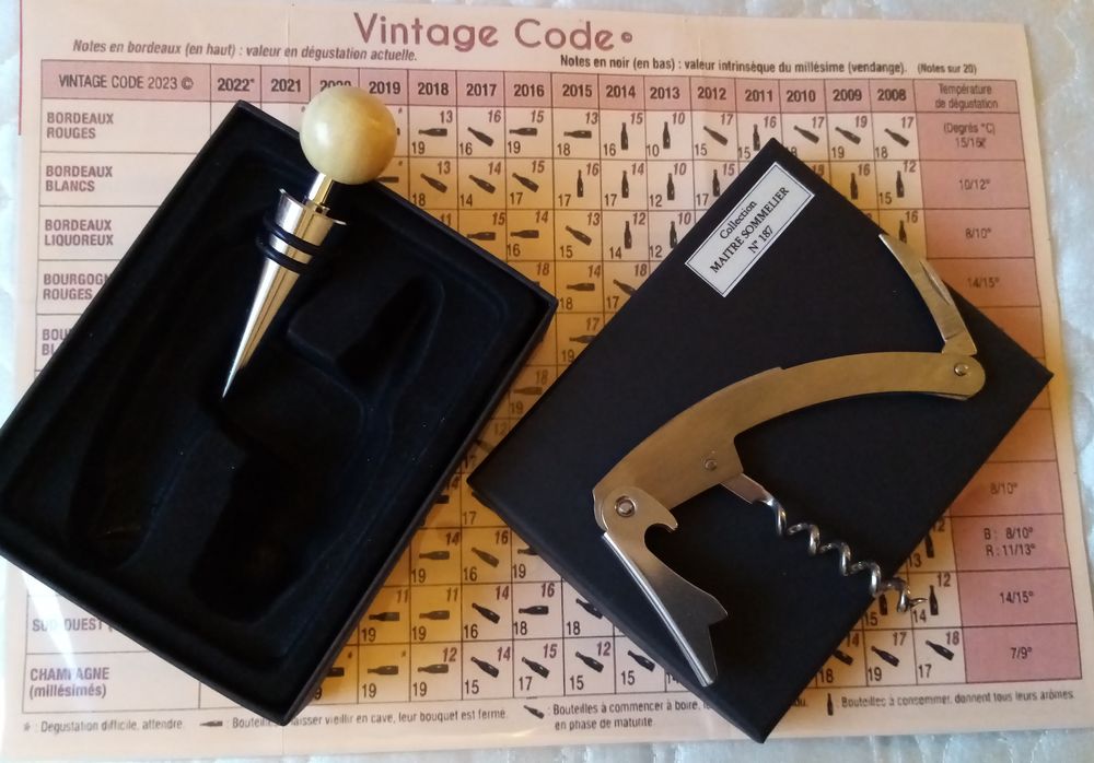 Tr&egrave;s beau ensemble pour sommelier + plaquette VINTAGE CODE c Cuisine