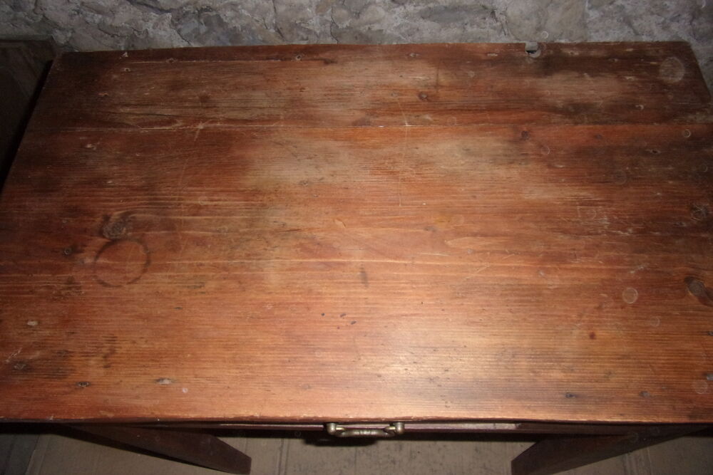 PETITE TABLE D'APPOINT Meubles
