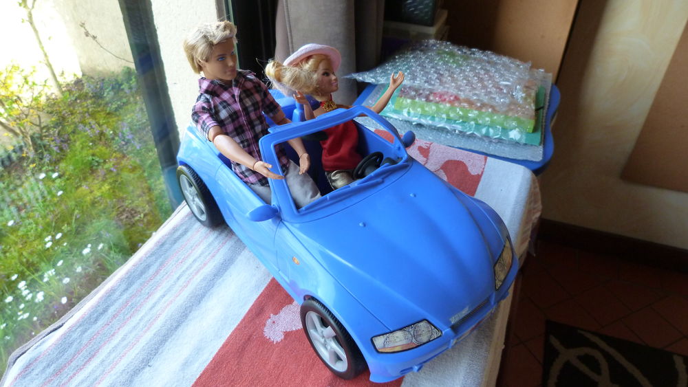 Barbie et Ken en Voiture bon &eacute;tat 20 euros
Jeux / jouets