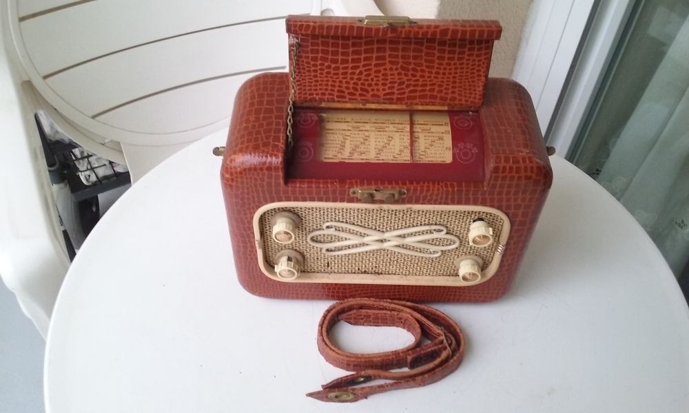 Radio portable &agrave; lampes 1950 RADIOHORE PARIS Audio et hifi