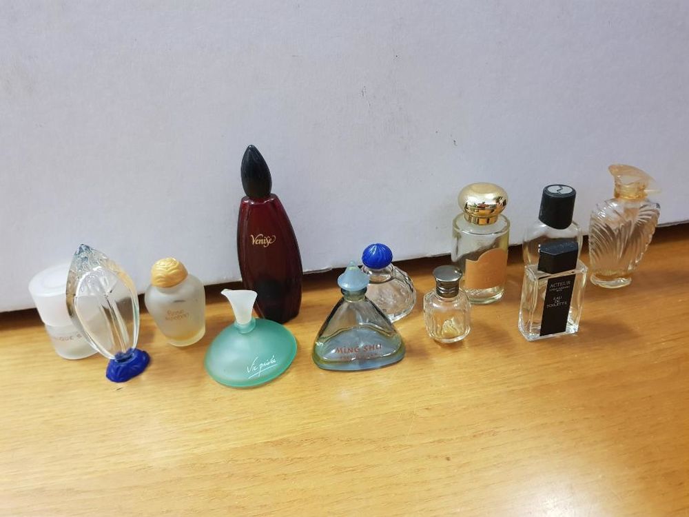 lot de miniatures vides de parfum 