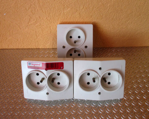 Trois blocs prise double 16A Legrand 18 Saint-�lix-le-Ch�teau (31)