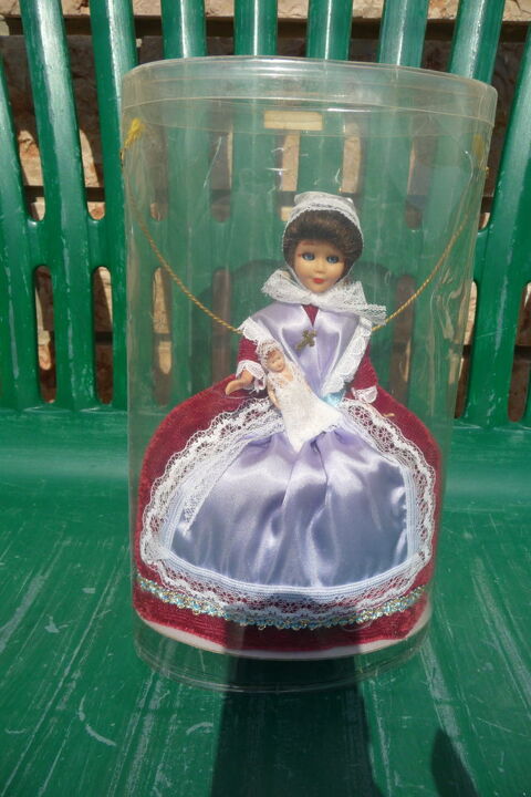 POUPEE FOLKLORIQUE DE 19,5 CM  P'TIT QUINQUIN  12 Beynost (01)