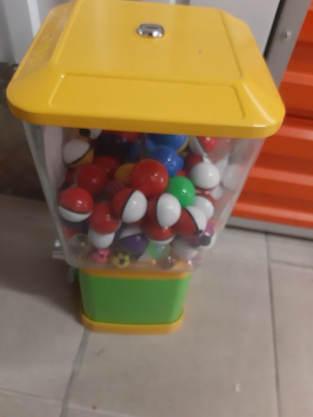 distributeur jeux/bonbon 