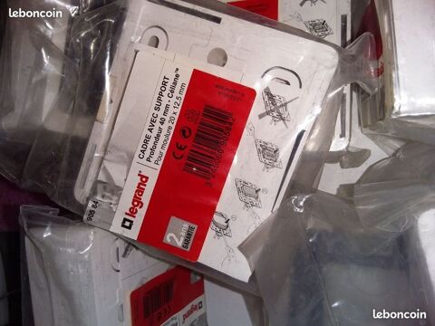 Cadre avec support simple Legrand C�liane blanc 9 Serres-Castet (64)