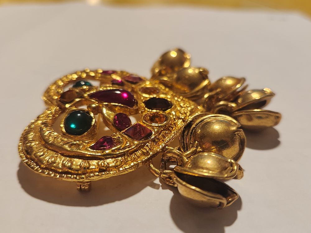 Broche c?ur dor&eacute; strass multicolore + pendants C.LACROIX Bijoux et montres