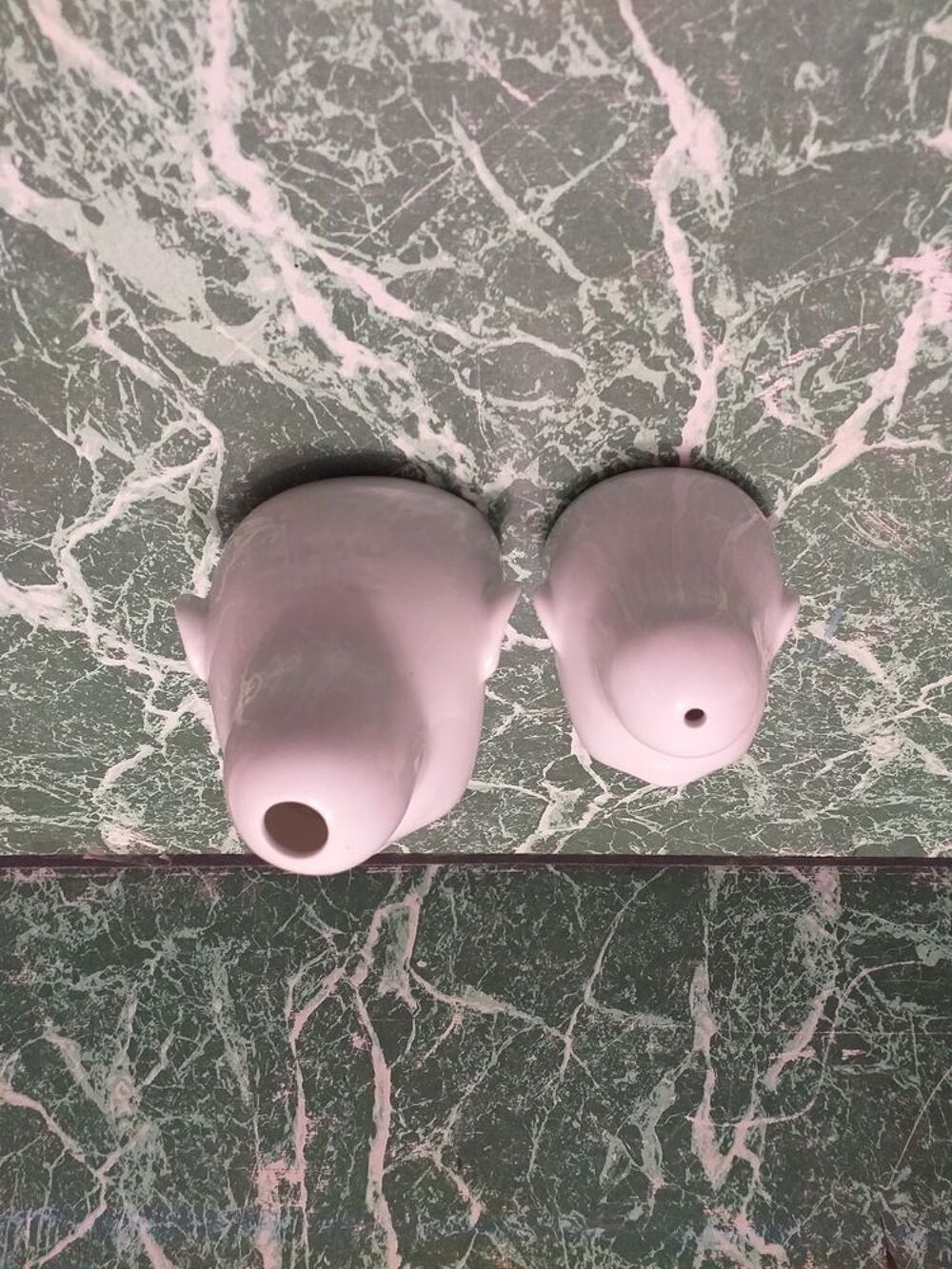 Tete de poup&eacute;e en porcelaine 