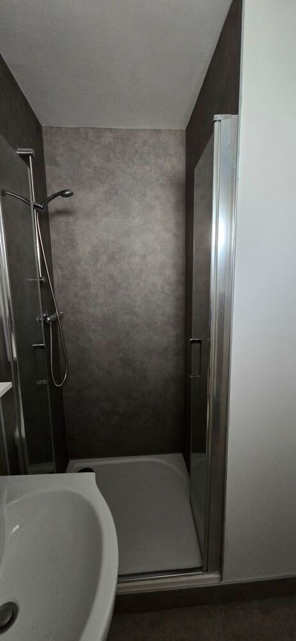 Location Appartement A loué studio 26 m2 a Strasbourg, proche des trams et fac. Strasbourg