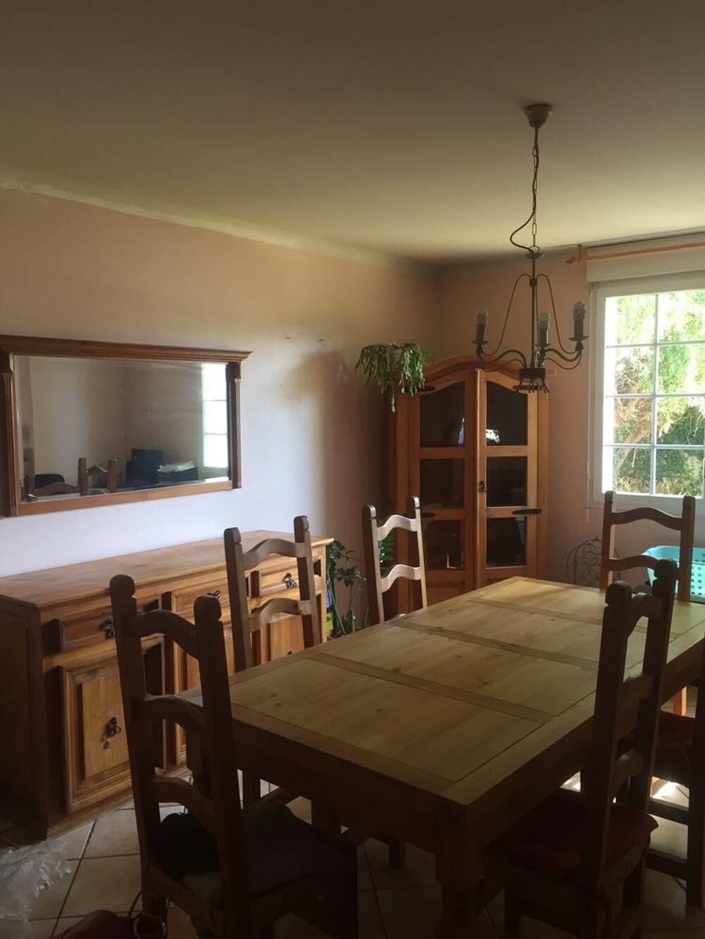 Salle &agrave; manger compl&egrave;te cause d&eacute;m&eacute;nagement Meubles