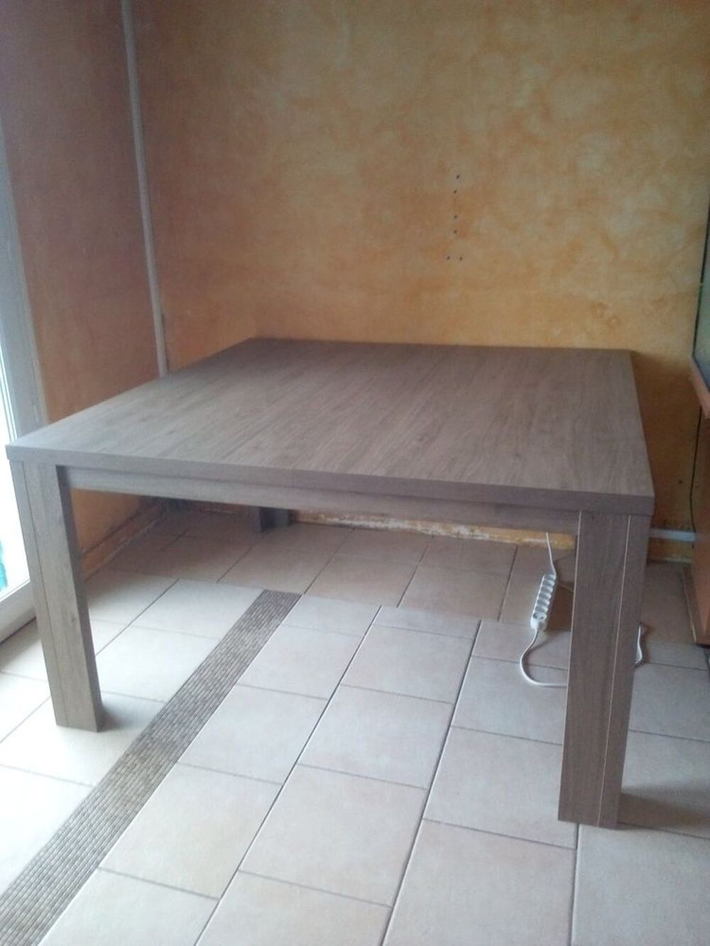 TABLE 8 PERSONNES Meubles
