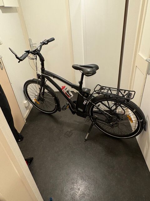 Vélo électrique noir porte-bagages Besançon (25)