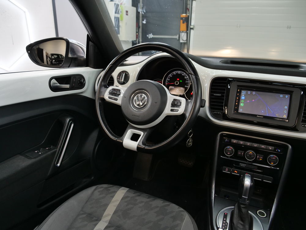COCCINELLE II Coccinelle Cabriolet 1.2 TSI 105 BMT DSG7 Design 2018 occasion 69330 Pusignan
