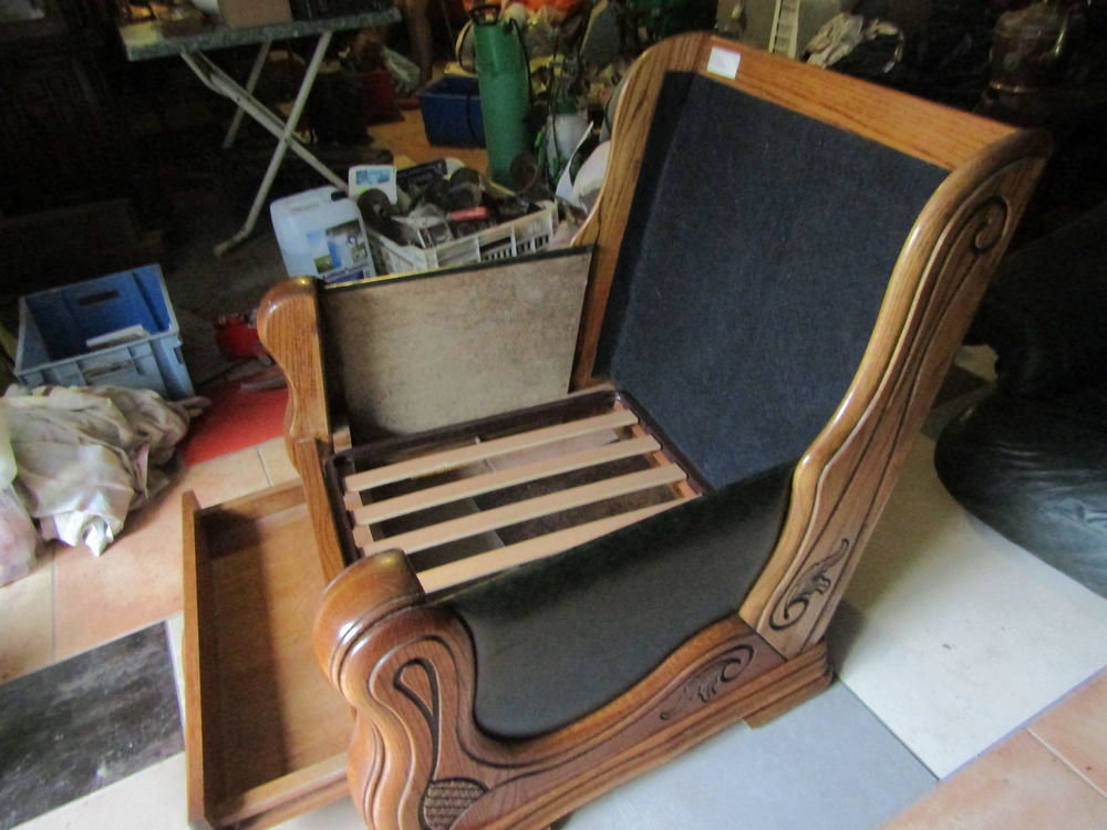 canap&eacute; cuir 3places marron +2 fauteuil cuir vert Meubles