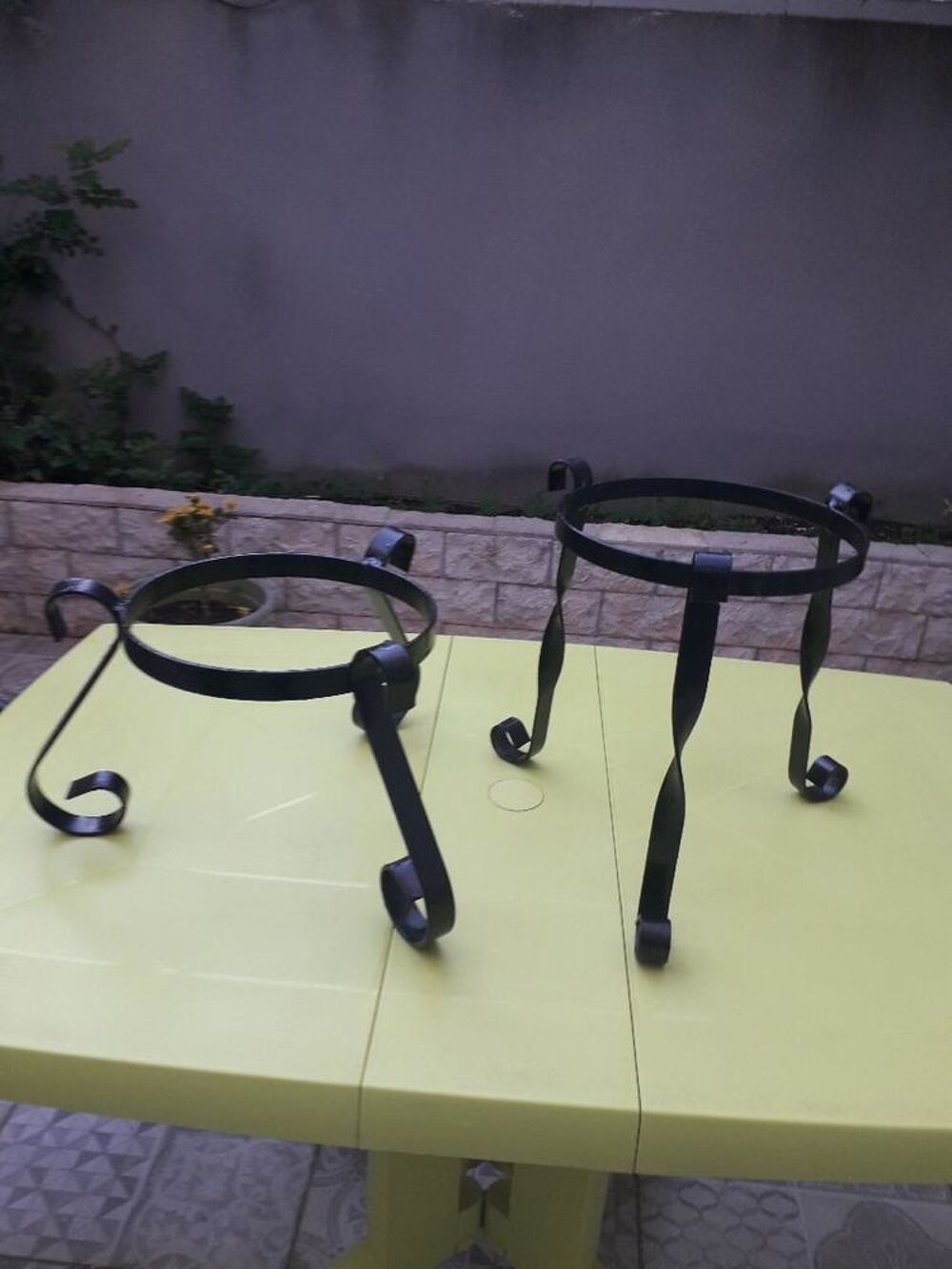 DEUX SUPPORTS DE PLANTES Jardin
