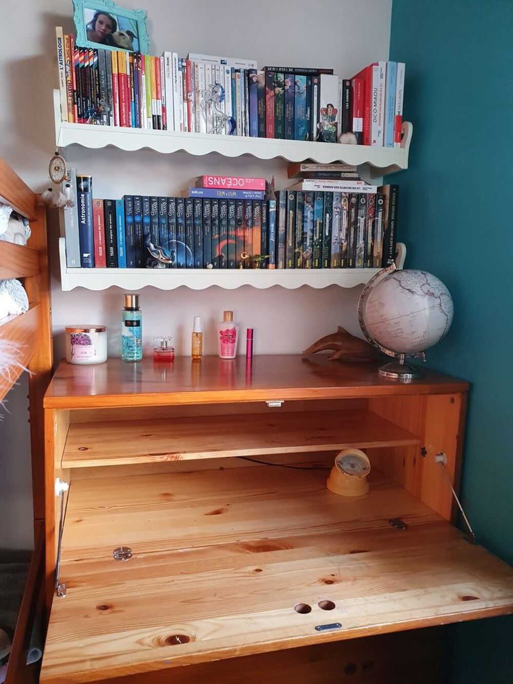 Bureau avec trois tiroirs Meubles