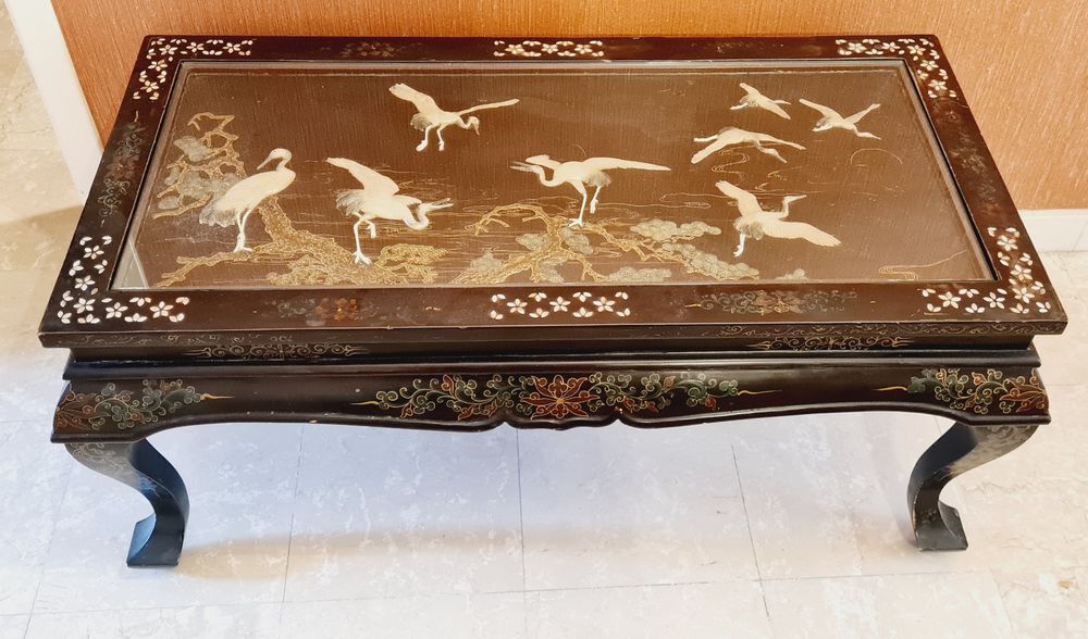 Table chinoise laqu&eacute;e d&eacute;cor H&eacute;rons Meubles