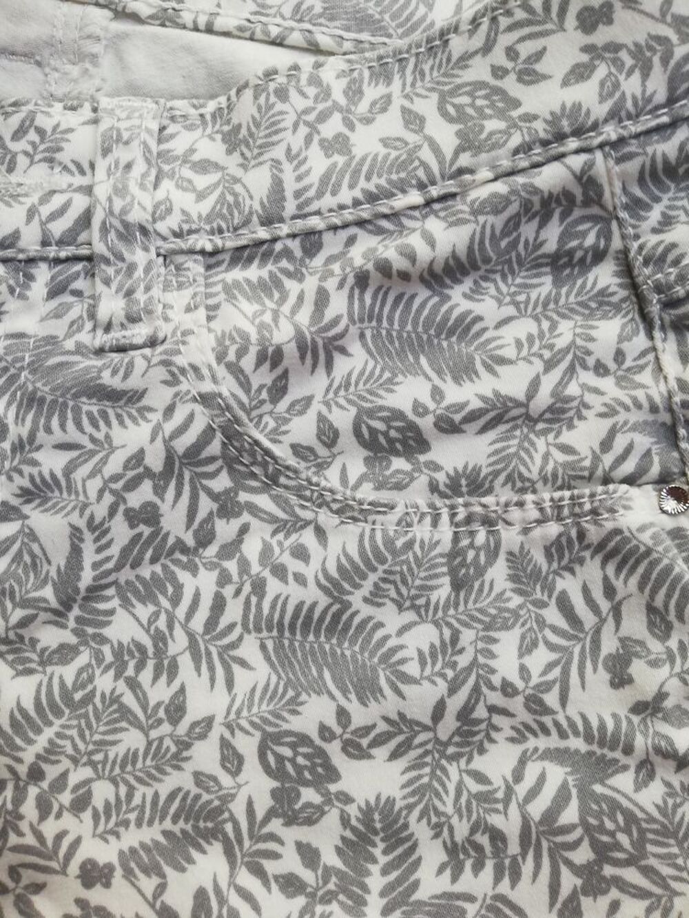Pantalon Jean Taille 34 Bruno Saint Hilaire neuf Vêtements