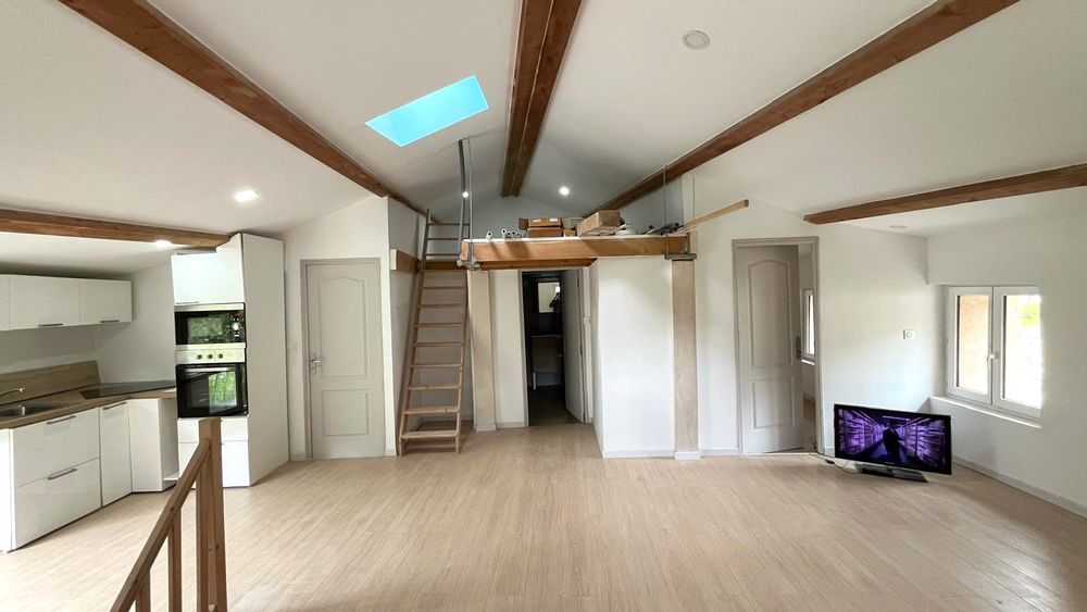 Vente Appartement Centre du village, appartement T3 de 77 m2, rénové, dernier étage, vue Verdon Castellane