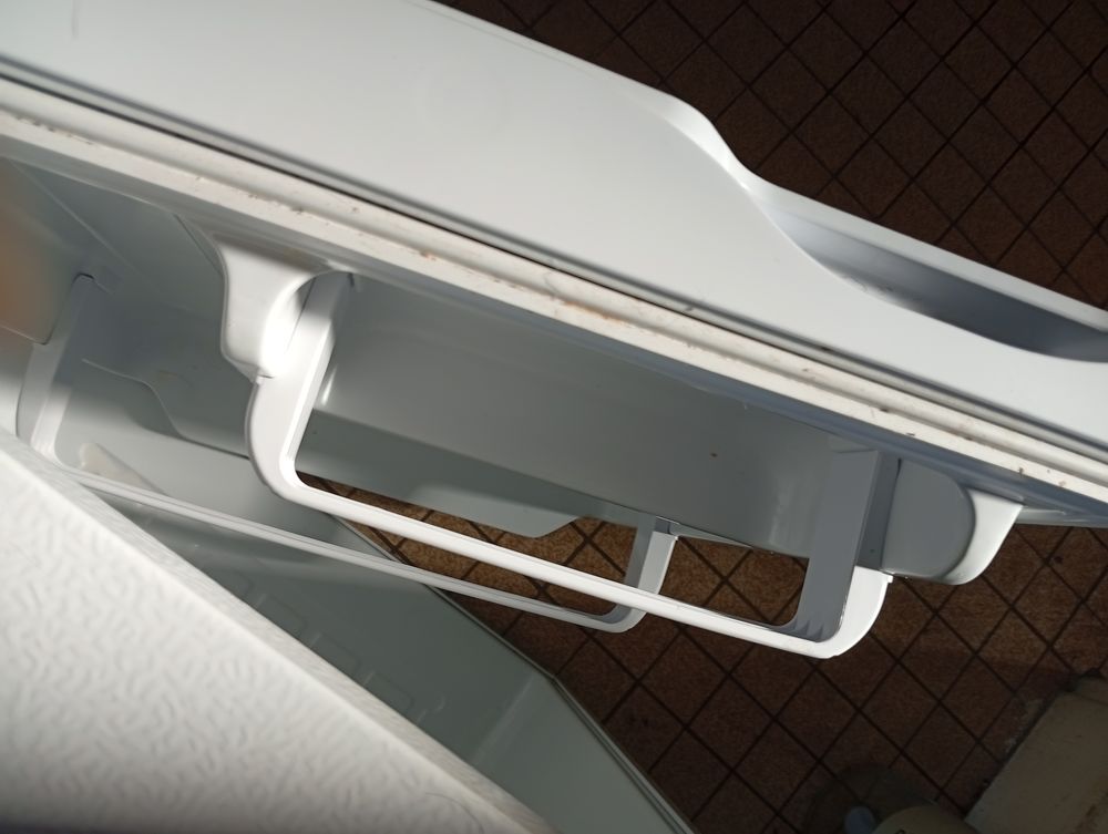 Petit frigidaire de la marque FAR Electroménager