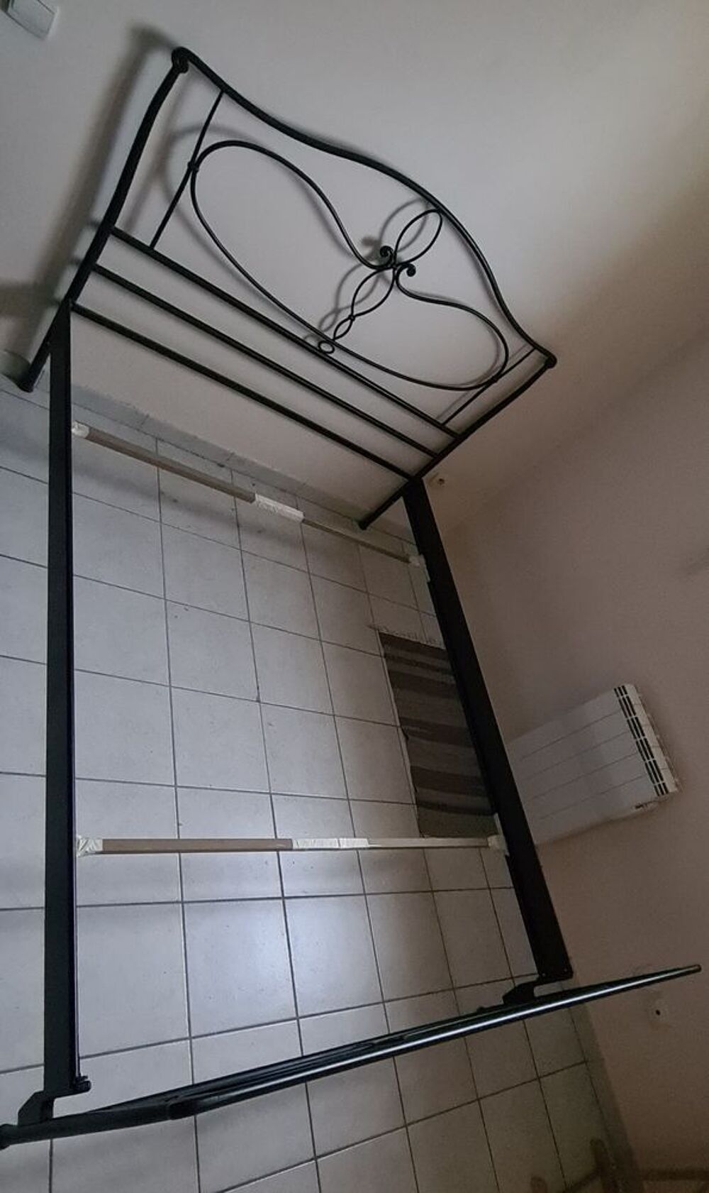LIT EN FONTE Meubles