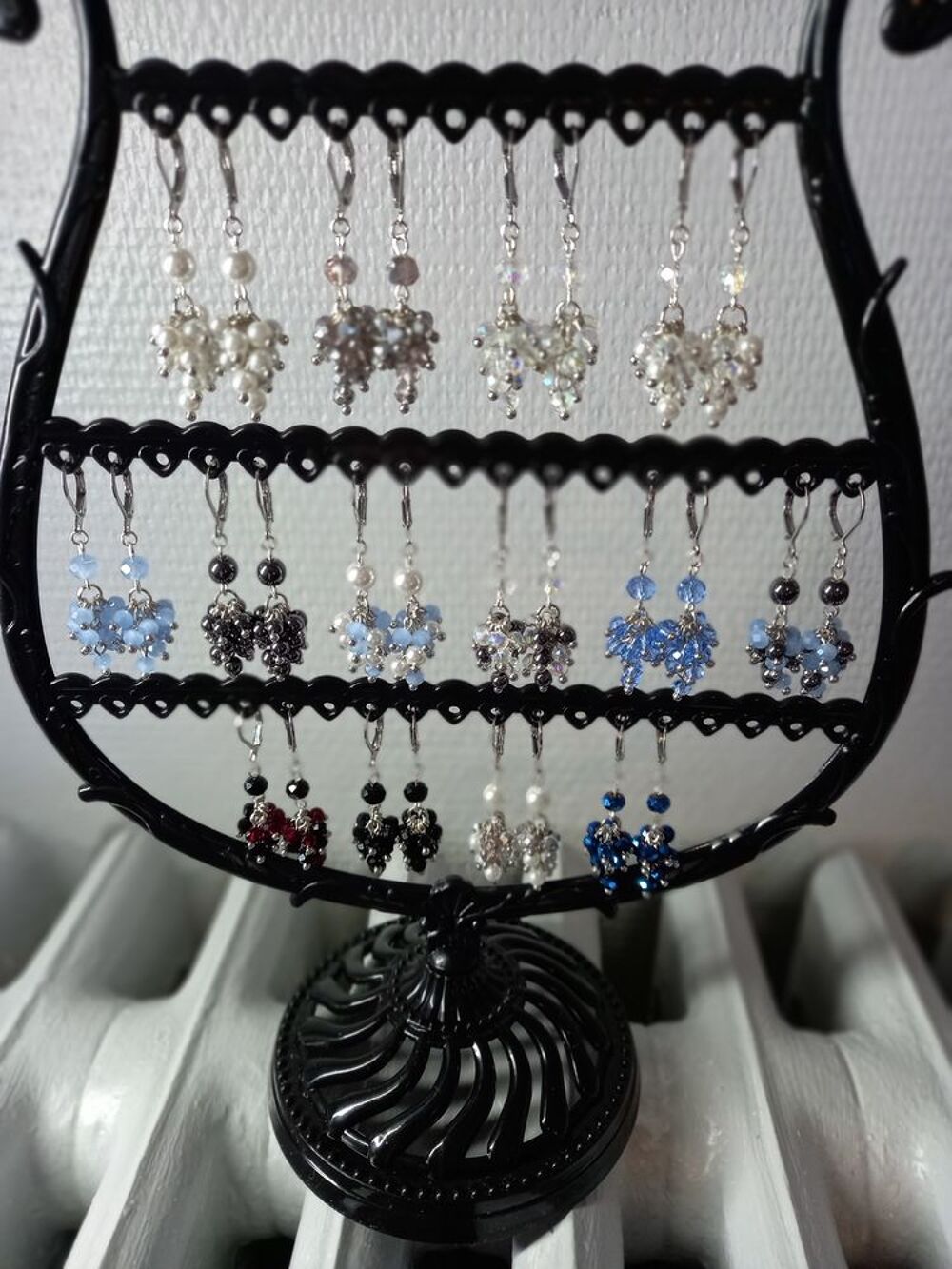 une collection de bijoux fantaisie Bijoux et montres