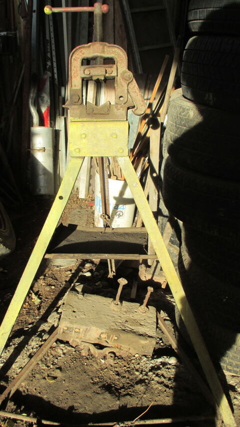 etau pour tube 55 Genas (69)