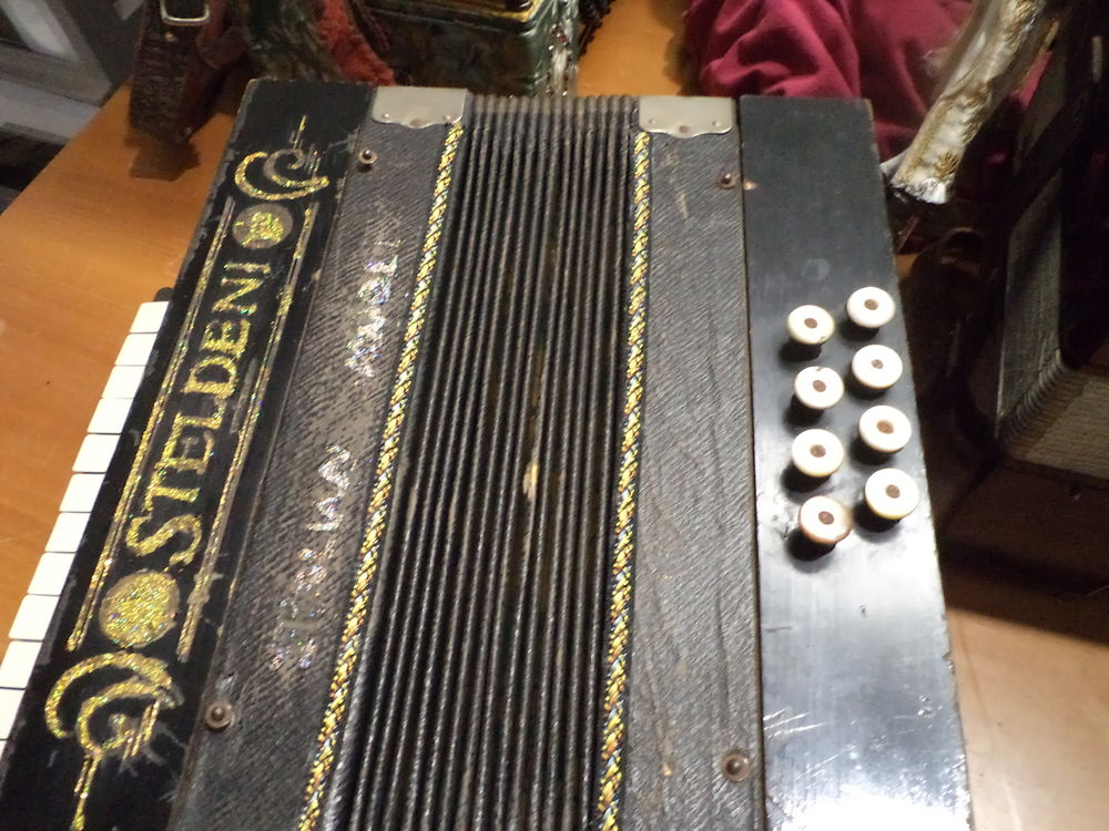 accord&eacute;on diatonique tres ancien Instruments de musique