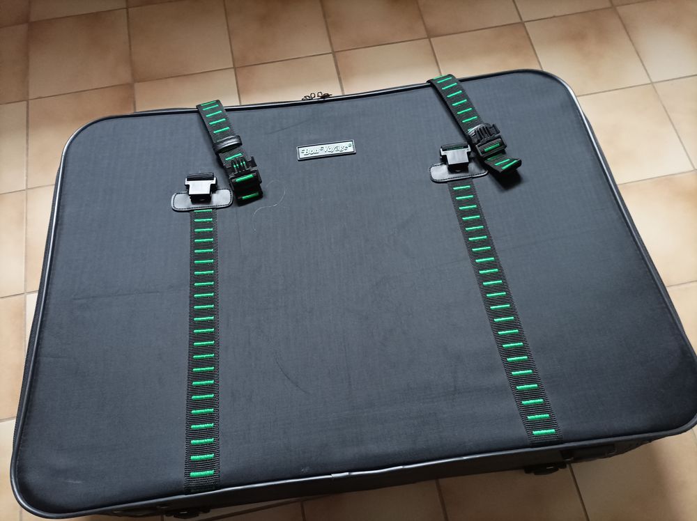 Grande valise. Maroquinerie