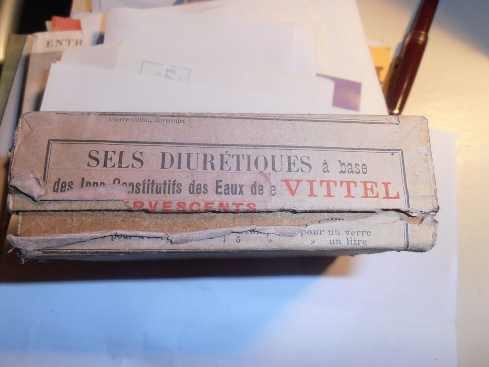 boite ancienne "VITTEL" 