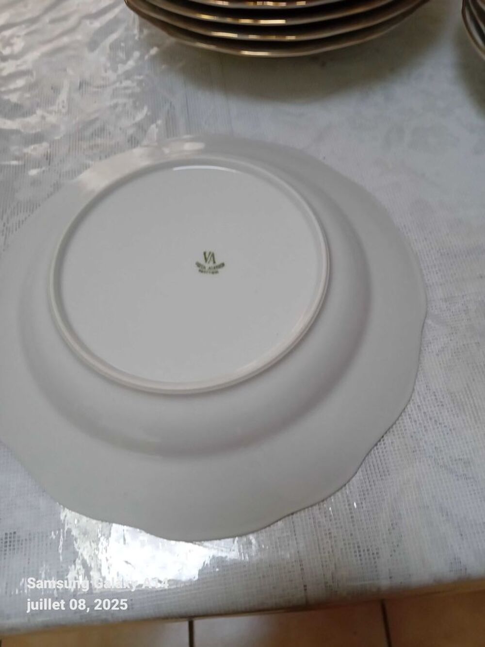 un service assiette en porcelaine neuf paiement en main propre Electroménager