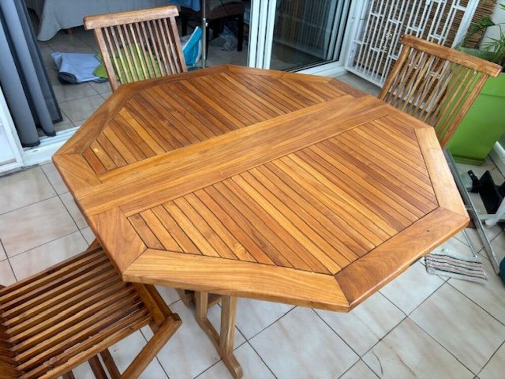 Table jardin teck massif repliable et quatre chaises Jardin