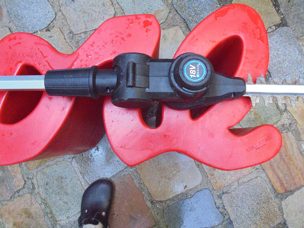 TAILLE HAIE SUR BATTERIE Jardin