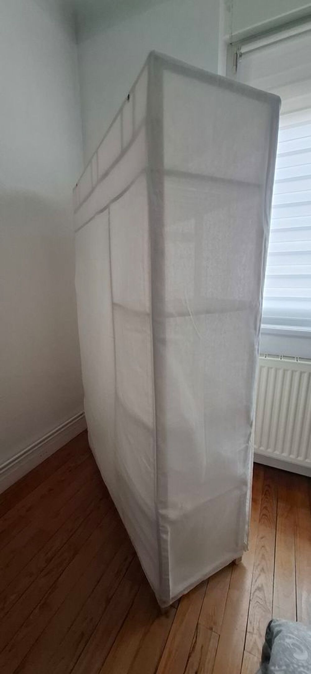 Penderie sapin naturel WARDY avec housse tissu
Meubles