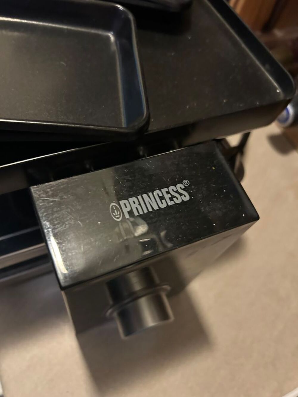 Service &agrave; raclette pour huit personnes Electroménager