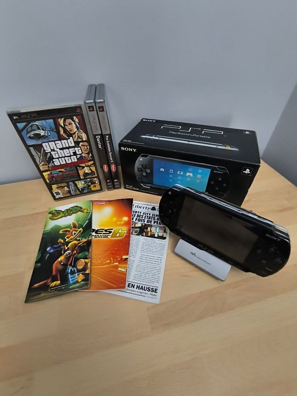 PSP-1004 + 3 jeux physiques + &eacute;mulation arcade r&eacute;tro Consoles et jeux vidos