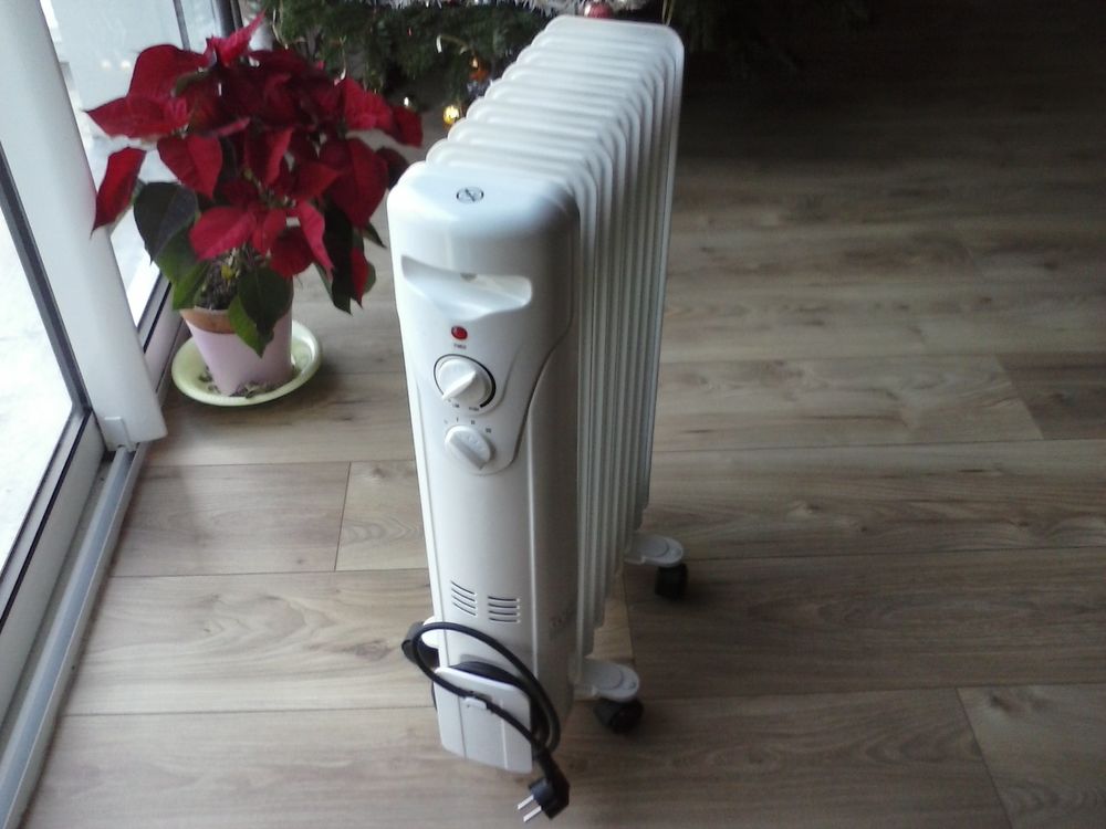 MINI CHAINE / Chaises Malgache / radio CD + Radiateur ... Meubles