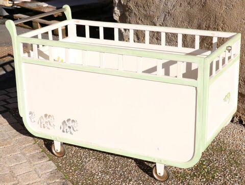Vintage - Lit de BB sur Roulettes de 1960 30 Chas (63)