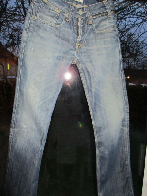 Jean LEVI' STRAUSS
30 Sathonay-Village (69)